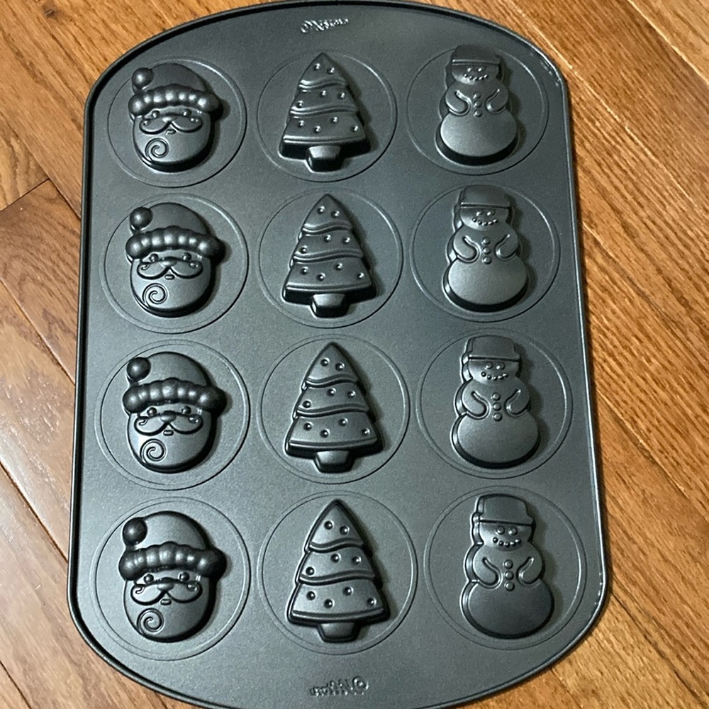 Wilton  CHRISTMAS NOVELTY BAKING PAN